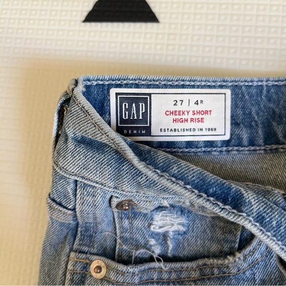 GAP Cheeky High Rise Short - Picture 3 of 6